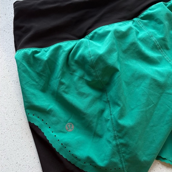 Lululemon ladies “Smooth Stride” shorts - size 8 - Picture 5 of 6